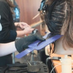 Réalisation d'une coloration par nos élèves en salon de coiffure.