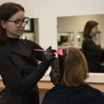 Réalisation d'une coloration par nos élèves en salon de coiffure.