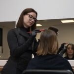 Réalisation d'une coloration par nos élèves en salon de coiffure.