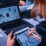Nos élèves en pleine création graphique !