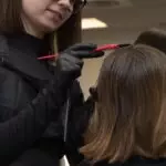 Réalisation d'une coloration par nos élèves en salon de coiffure.