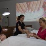 Cours en salon de beauté avec soins du visage